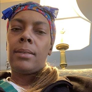 Meet your Posher, Latosha